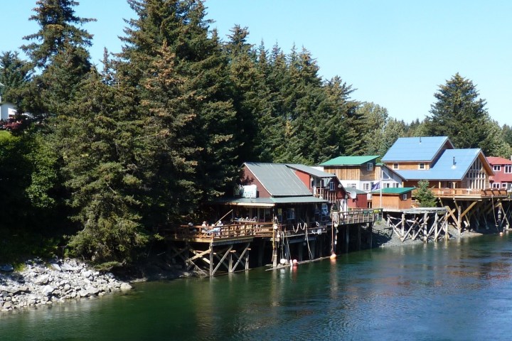 houses in Seldovia on water