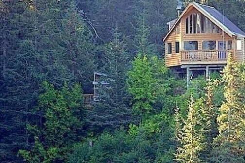 smokey bay chalet from outside